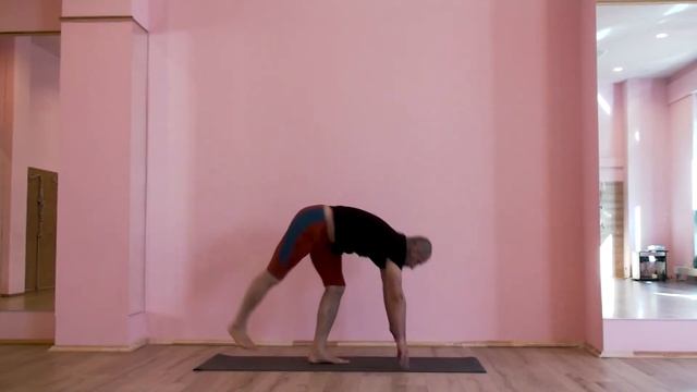 Учимся стоять и ходить на руках. Силовые тренировки и упражнения. смотреть онлайн