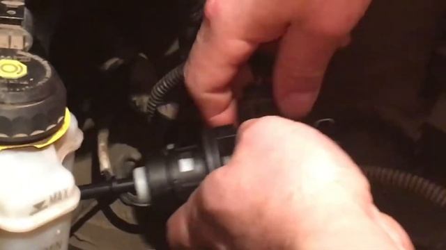 Замена главного цилиндра сцепления на SKODA YETI 2014 г.в.