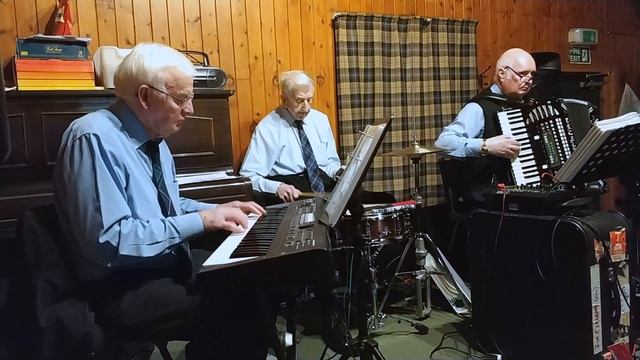 Lindean Village Hall смотреть онлайн