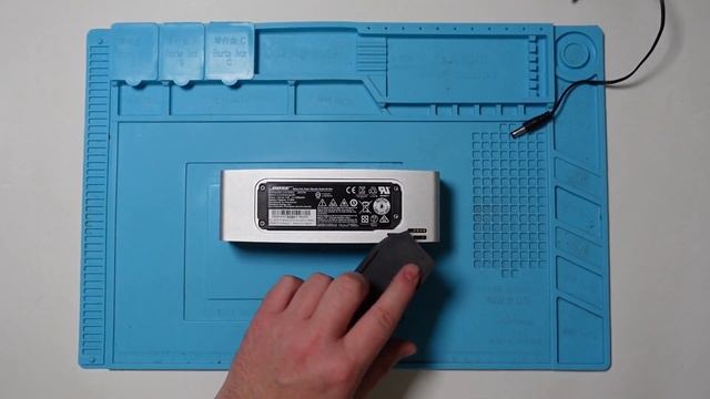 BOSE SoundLink Mini with FLASHING RED LIGHT (NOT charging) | How To Replace Battery | Can I FIX It? смотреть онлайн