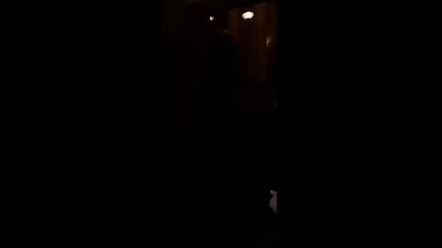 Неизвестный с гранатой захватил здание правительства Украины смотреть онлайн