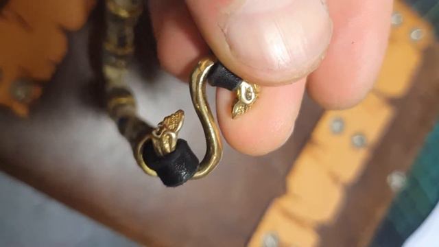 Браслет мужской. Ручная работа, натуральный камень( яма далмотинец ЮАР), латунь, натуральная кожа. смотреть онлайн