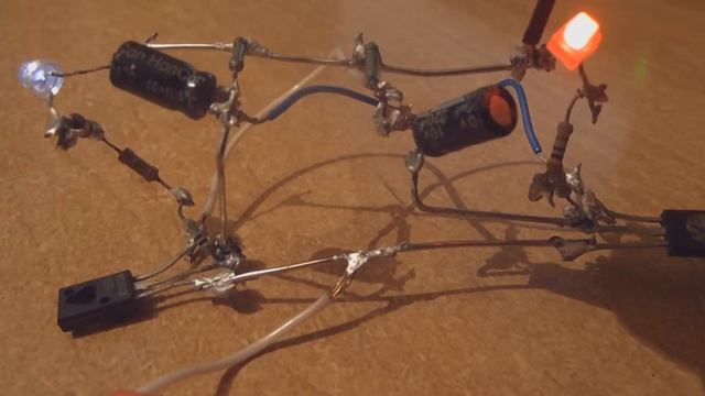 Мультивибратор на транзисторах КТ972А.Multivibrator. смотреть онлайн