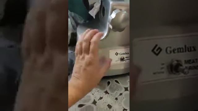 Готовим фарш для пельменей с мясорубкой Gemlux смотреть онлайн