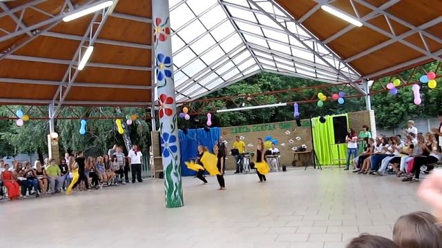 Искорка 3 смена Танец в черном.MP4 смотреть онлайн