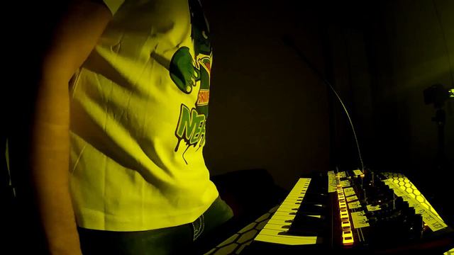 Roland JD-Xi Synthesizer Does 1987 House Music | Gotta Fix The House