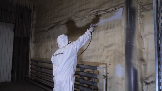 Нанесение краски «Химтраст ОгнеЩит (пенополиуретан)» на стены склада смотреть онлайн