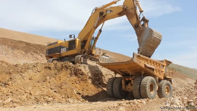 CAT 5110B Loading 773B's