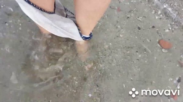 Без маски и трусов.