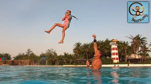 Даня, Диана и Милан в парке аттракционов с водой. МанкиТайм