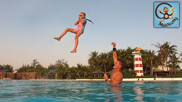 Даня, Диана и Милан в парке аттракционов с водой. МанкиТайм