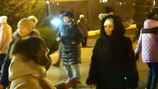 Мне хорошо с тобой Танцы в парке Горького Харьков Декабрь 2021 смотреть онлайн