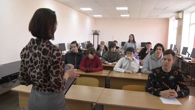 Урок по отечественным IT-разработкам в НКПТиУ смотреть онлайн