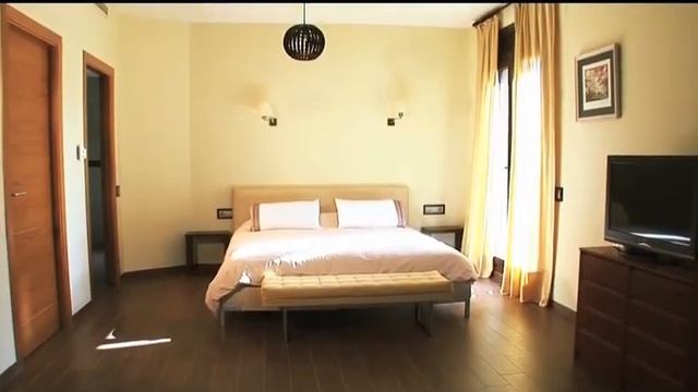 Вилла на первой линии в Сан Жорди д’ Альфама смотреть онлайн