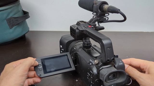 Comparison of camcorders vs system cameras; Review Canon XA50 / XA70 смотреть онлайн