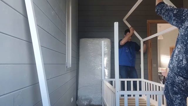 Сборка мебели в детской. Кровать домик