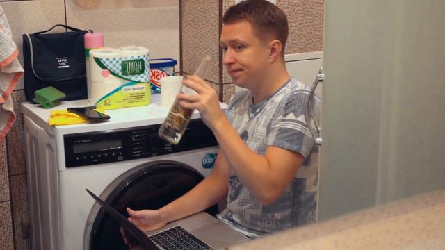 Короче говоря, ведущий на карантине смотреть онлайн