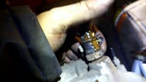 Черный каменистый нагар на свечах. Закидывает маслом. Ваз 2108.