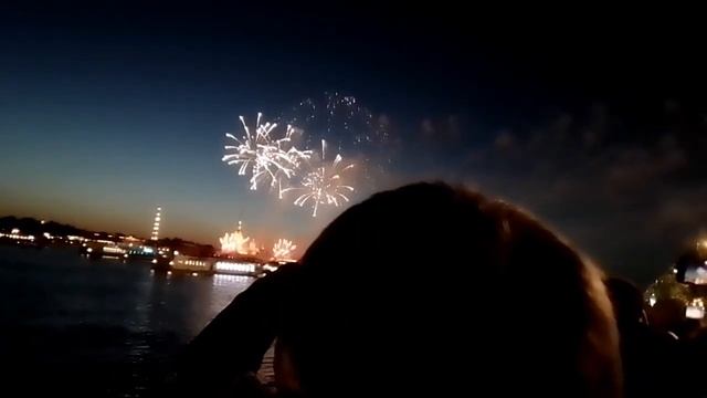 День города в Санкт-Петербурге. Салют. Фестиваль огня смотреть онлайн