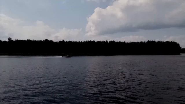 Дабы не сидеть дома, выехали с женой на рыбалку, и просто отдохнуть на воде смотреть онлайн