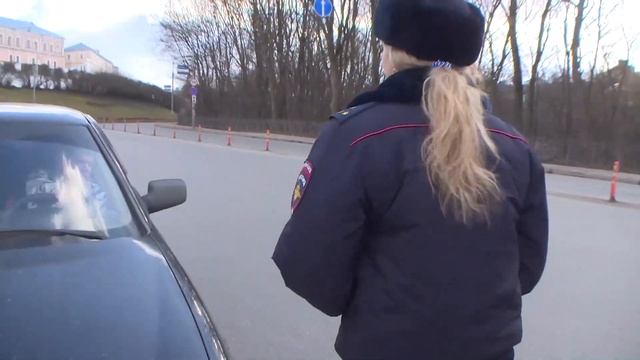 Сотрудники ГИБДД поздравили водителей с 23 февраля смотреть онлайн
