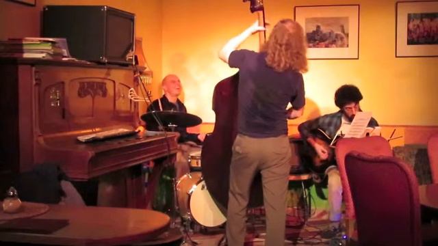 "Pussy Cat Dues" Alex Baboian Trio, live @ Cafe Tasso смотреть онлайн