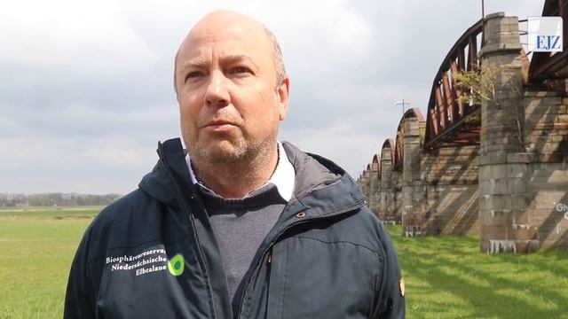 Polizeireiter an der Lüchow-Dannenberger Elbe смотреть онлайн