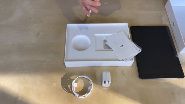 Распаковка Ipad 7 генерации 2019. Самый дешевый айпад в истории Apple. Бюджетный планшет apple смотреть онлайн