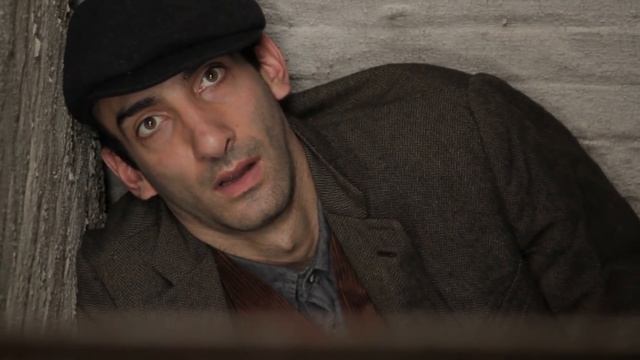 Они Жили в Этом Доме и Не Знали, Что За Стеной Тайно Жил Незнакомец смотреть онлайн