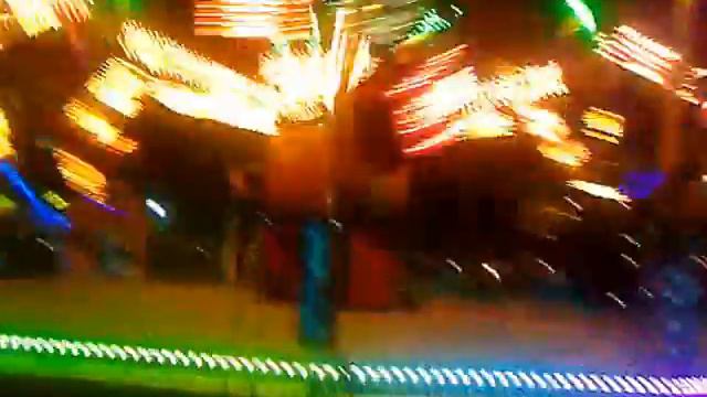 Луна-парк. Летающая центрифуга.. смотреть онлайн