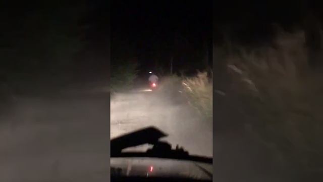 ?ВАЗ 2105? гонка против ИЖ планета пять 5,объём двигателя 1,3 бензин ,не может догнать мотоцикл смотреть онлайн