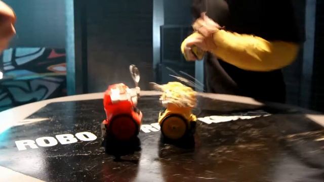 Silverlit Robo Street Kombat Twin Pack смотреть онлайн