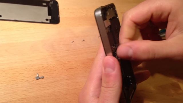 Ремонт iPhone 4 : Как самому заменить батарею на айфоне 4 / Замена аккумулятора на iPhone 4 смотреть онлайн