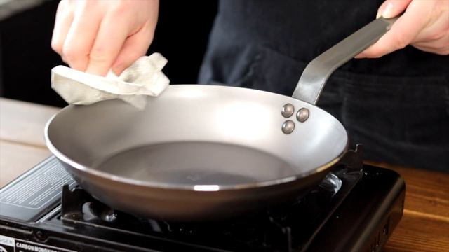 First Time Guide To Seasoning A Carbon Steel Pan ( New De Buyer Mineral B Pan ) |The FOOD-DEE BASIC смотреть онлайн