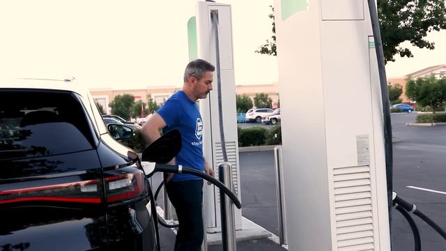 How I Survived Another VW ID.4 Disaster смотреть онлайн