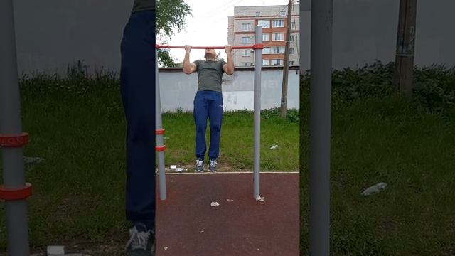 Сегодня выполнил комплекс !Турник,брусия ,отжимания 5 кругов ,каждый круг +1повторение !Время 7:11? смотреть онлайн