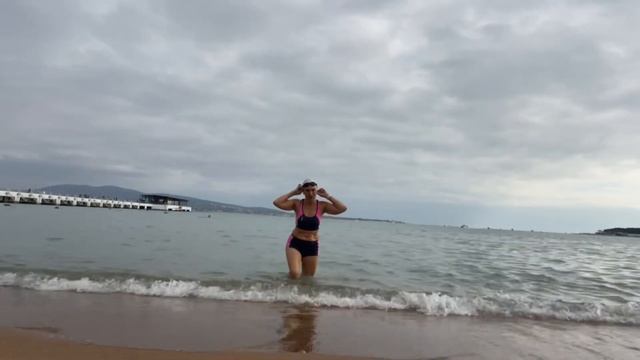 Зимнее плавание в море г. Геленджик 4 ноября 2021 г. смотреть онлайн