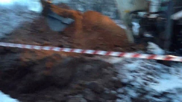 Раскопка траншеи по берёзовой аллее.