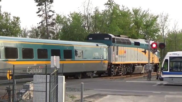 GO Trains Pass and Enter the Layover Yard and Via Rail Train 87 смотреть онлайн