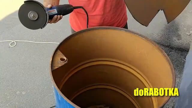 ✅ Как быстро и правильно вскрыть железную 200 литровую бочку болгаркой. doRABOTKA смотреть онлайн