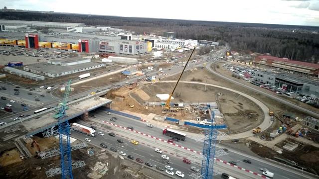 Реконструкция Алтуфьевского шоссе на пересечении с МКАД (с коптера) смотреть онлайн