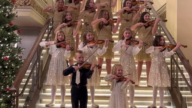 Jingle Bell Rock "A Christmas Hoedown" Pizzicato Strings Christmas 2022 смотреть онлайн
