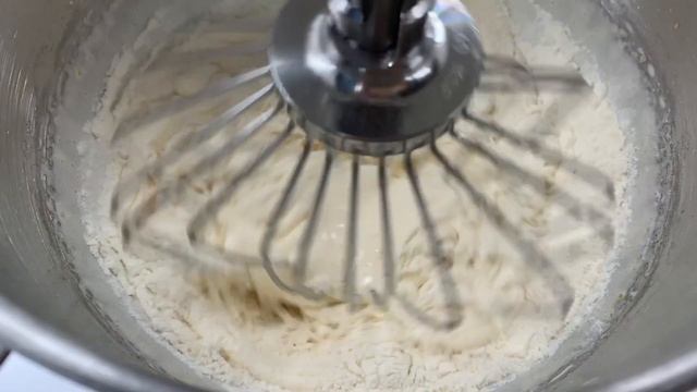 Самая вкусная Шарлотка с Яблоками, вишней, корицей и грецкими орехами смотреть онлайн
