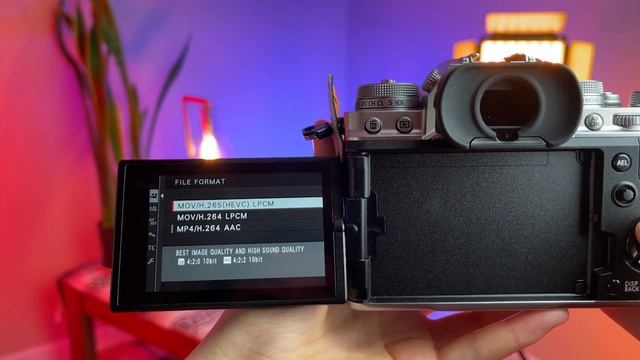 FUJI X-T4 // a great all around aps-c camera BUT... смотреть онлайн