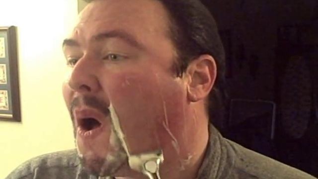 Shaving with a Schick Quattro Titanium Razor смотреть онлайн