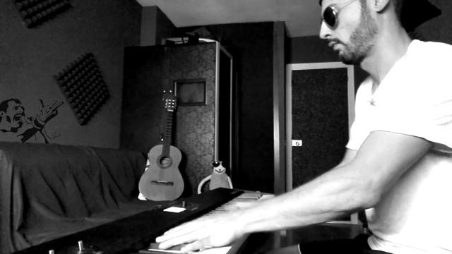 Queen - Somebody to Love (piano cover by MDZ ft. Freddie Mercury Original A capela) смотреть онлайн