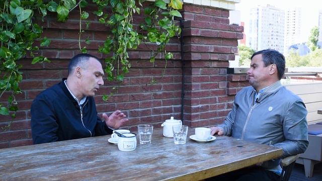 🔴 Интервью с Валерием Халилевым — Программным директором сети Решение смотреть онлайн