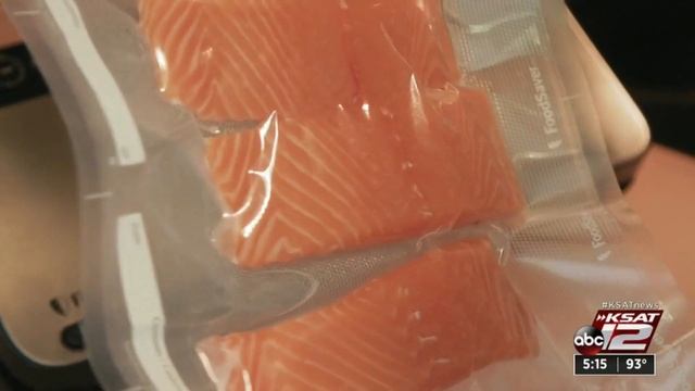 Consumer Report tests vacuum food sealers, offers tips to extend freshness смотреть онлайн