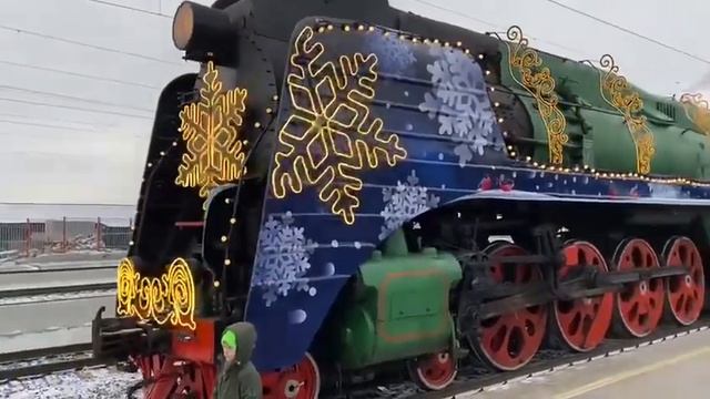 Поезд Деда Мороза в Кирове|Красавец паровоз смотреть онлайн