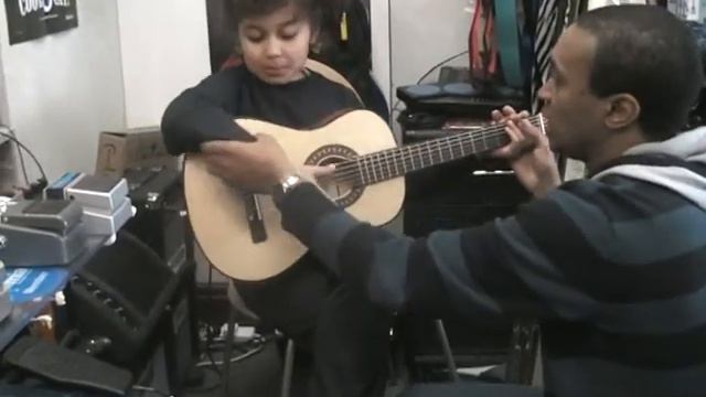 Which Size of Guitar Does my Child Need? смотреть онлайн